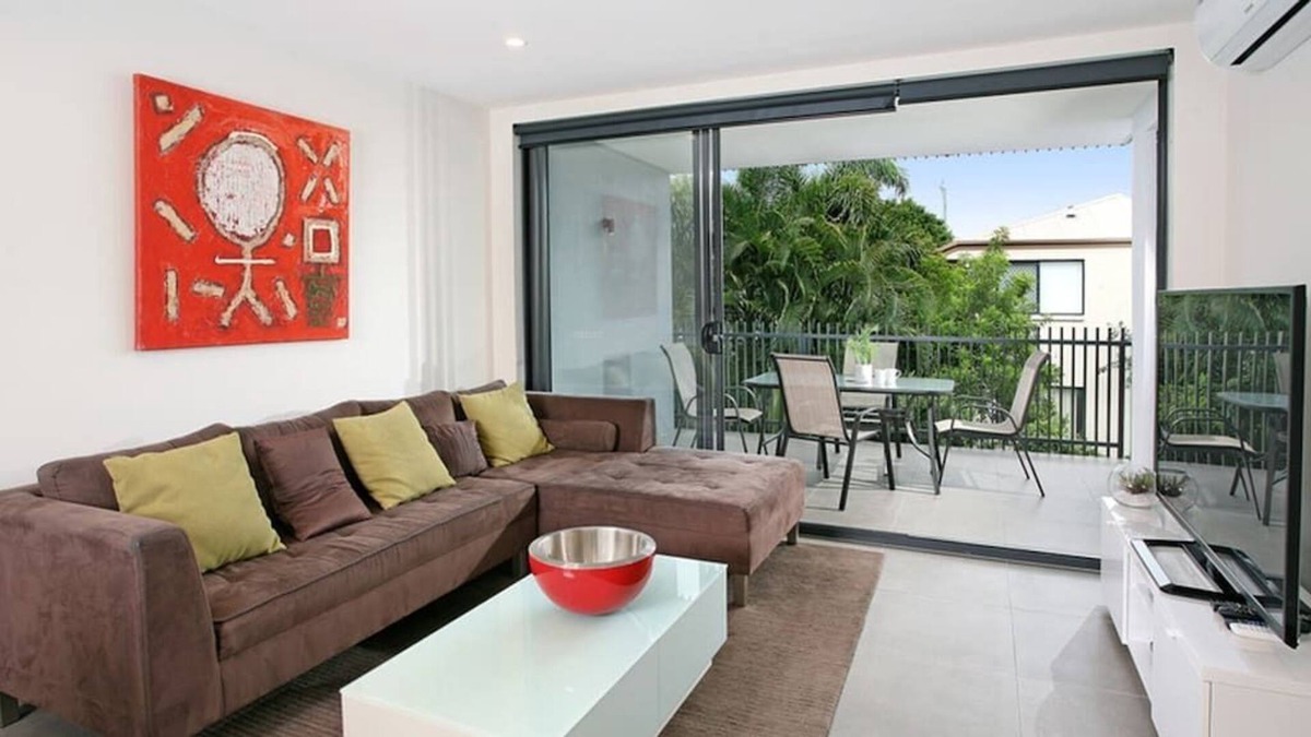Bulimba Apartment | Executive, Family-Friendly, Pet-Friendly, Free wifi, Leafy outlook