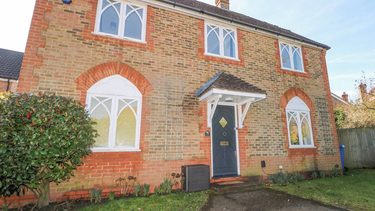 Winkfield Cottage | EXECUTIVE HOME, family friendly, with a garden in Bracknell