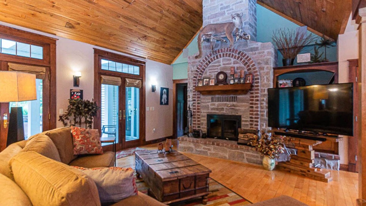 Forest Junction House | Executive Home for EAA