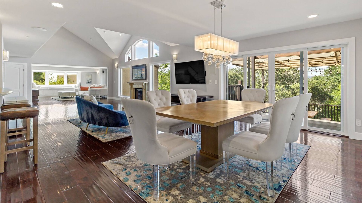 Hayward Villa | Executive Home, Modern Spacious Retreat!