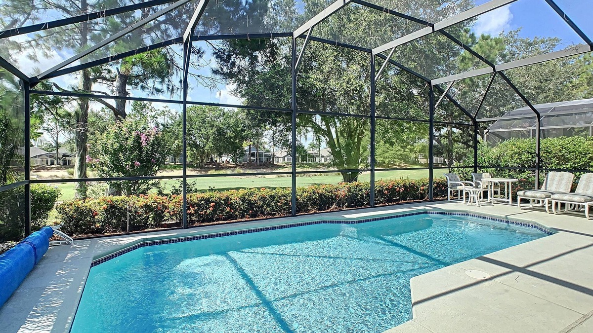 Haines City House | Executive Home, private pool within a gated community and on a Golfcourse