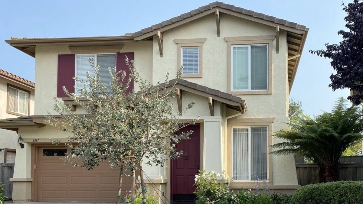 Goleta House | Executive Home, Walk To The Beach