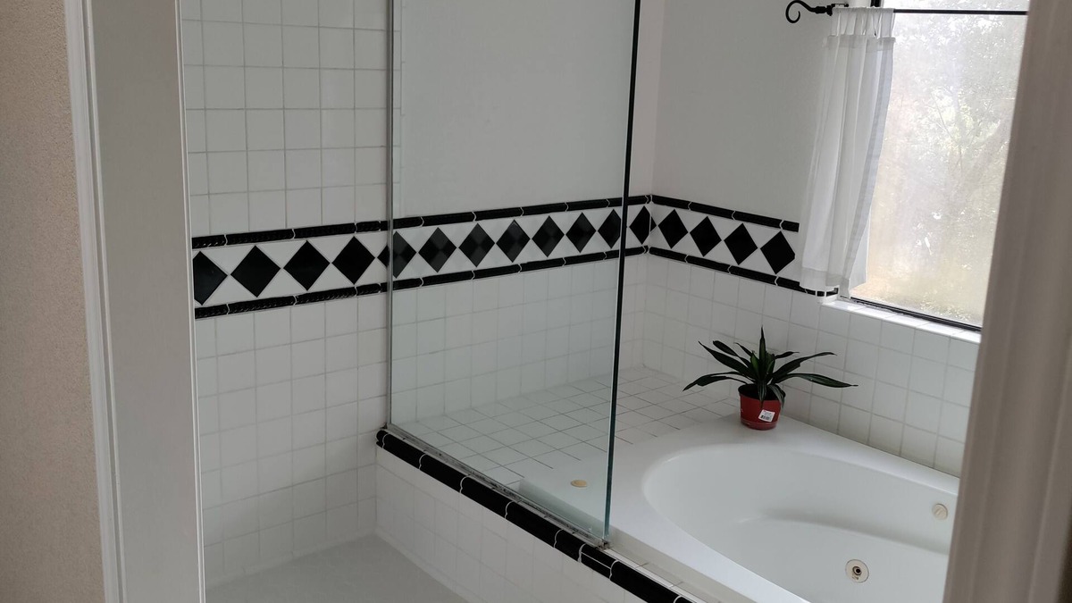 Hollister Apartment | Executive Master Suite