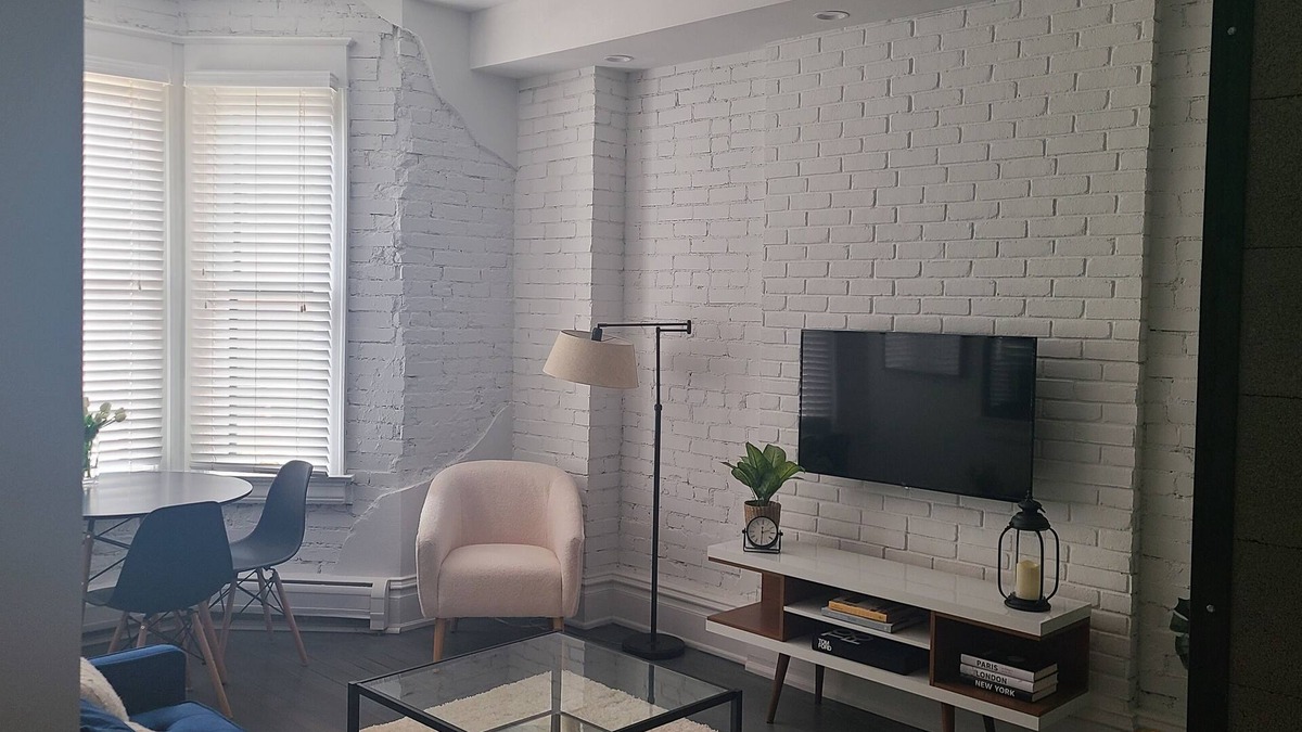 Downtown Condo | Executive one bedroom furnished condo a walk away from Pearl St.