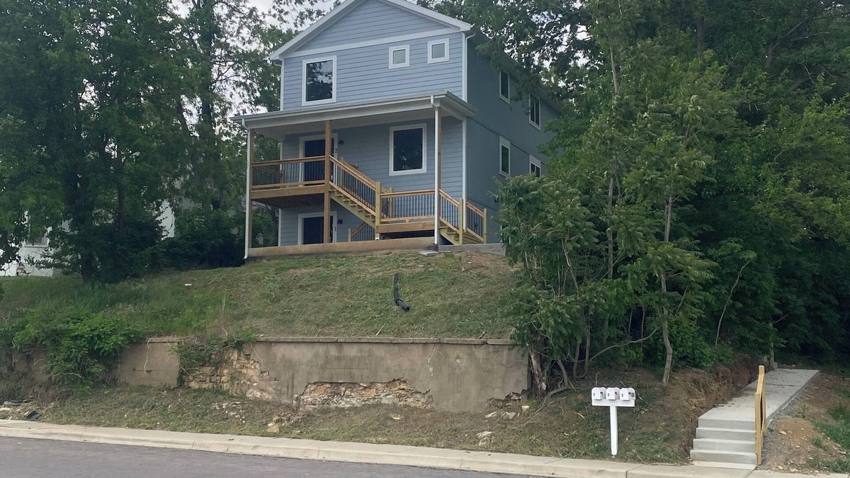 Atchison Apartment | Executive Penthouse Apartment the perfect place to call home!
