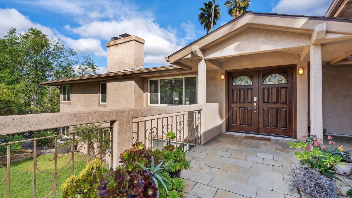 Mount Helix House | Executive Retreat | Renovated | Spacious | Views