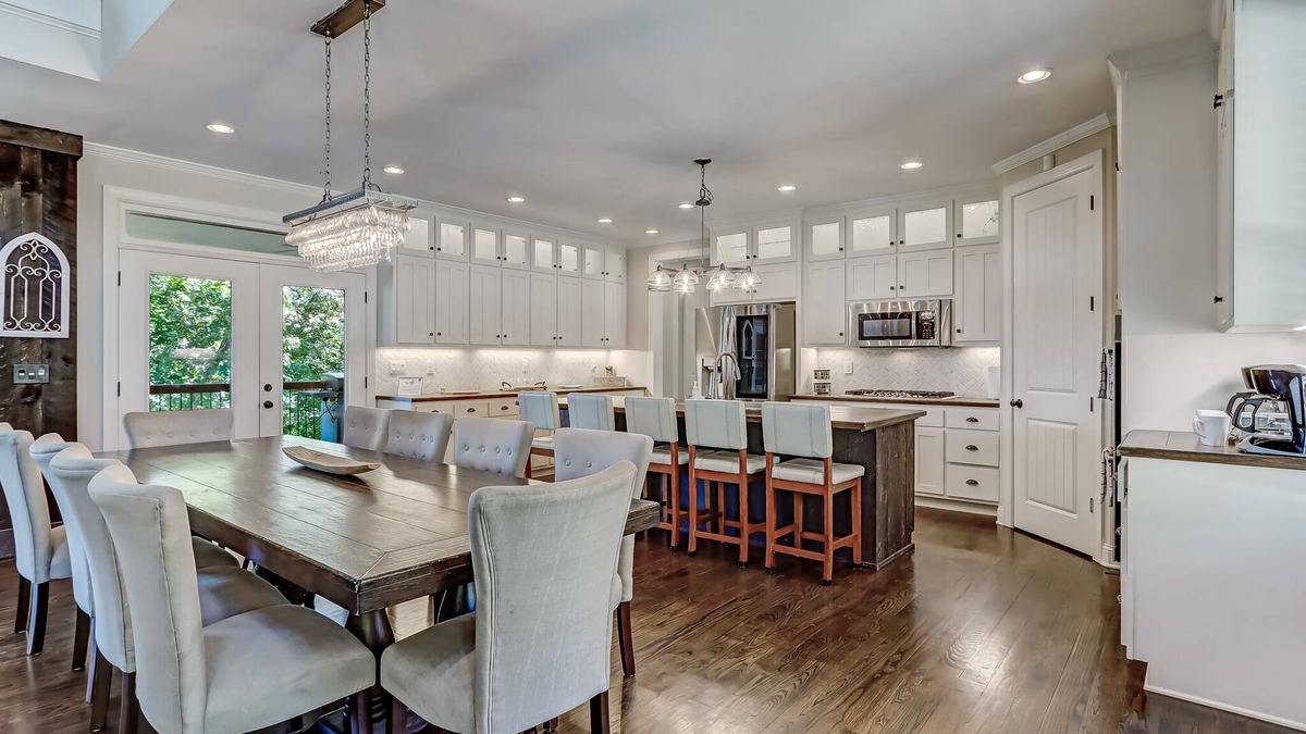 Dahlonega House | Executive Retreats, Family Reunions, Near Montaluce, 8 King Beds