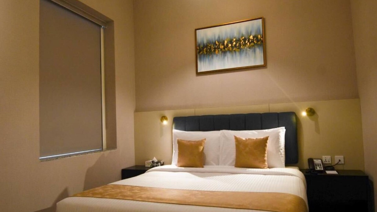 Academic City Apartment | Executive Room Near University of Birmingham Dubai
