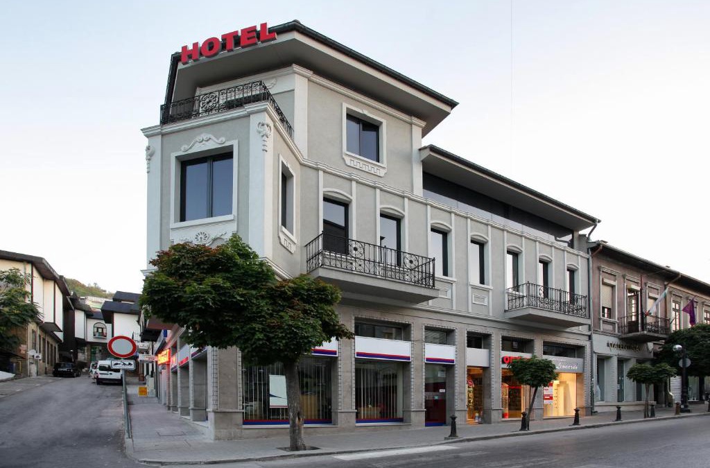 Veliko Tarnovo Center Hotel | Executive Rooms and Suites Play