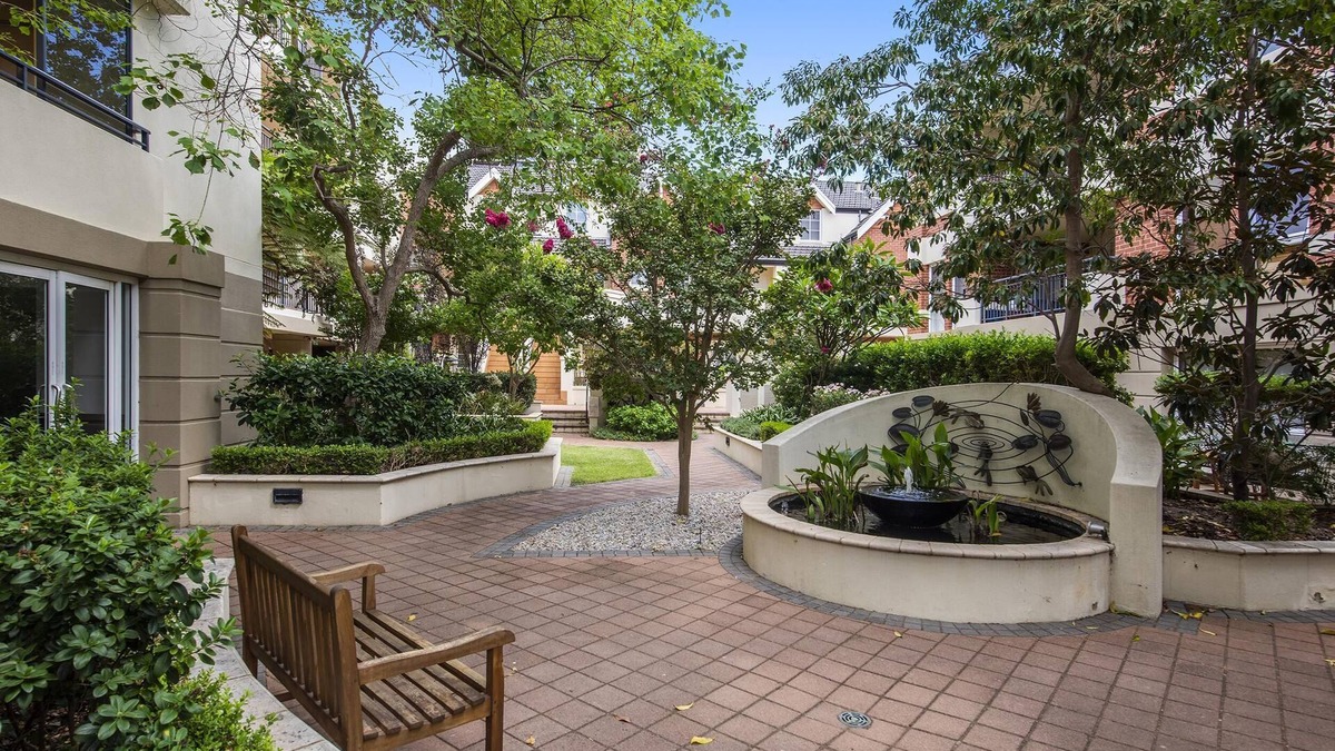 Subiaco Apartment | Executive style first floor apartment with loft