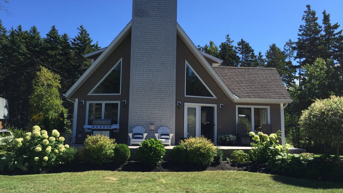 Stanhope House | Executive Summer Home - minutes from the beach! A delightful vacation experience