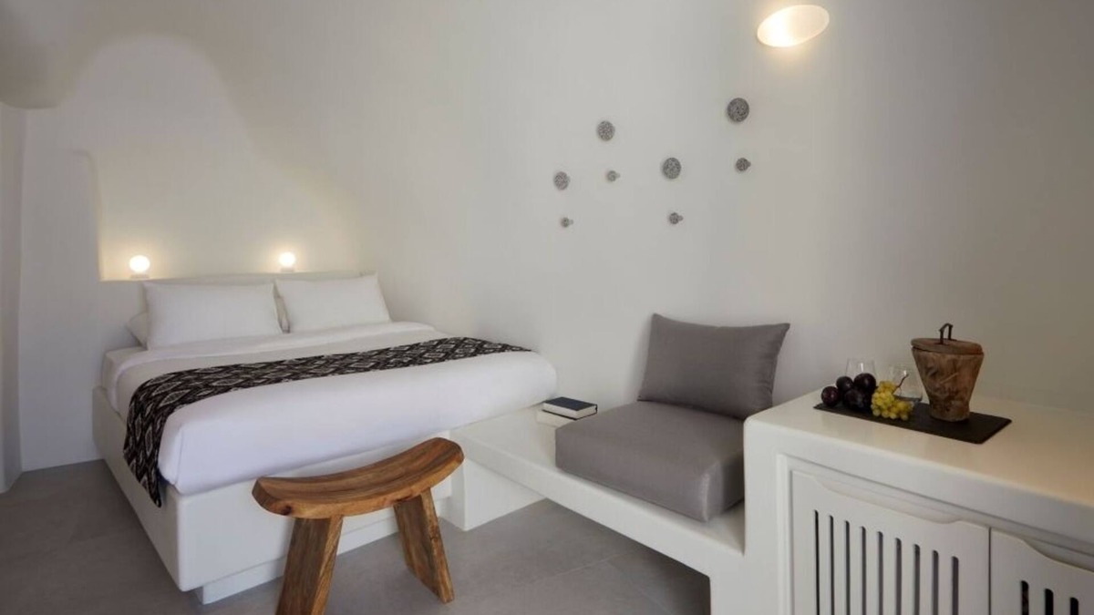 Oia Hotel | Executive Two-Bedroom Cave Suite