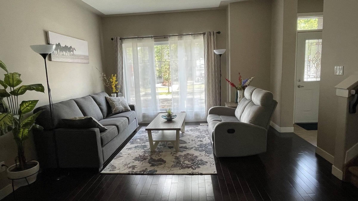 Edmonton House | Executive three bedroom home in Bonnie Doon/mill creek area.