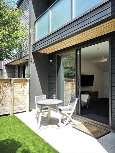 Wellington House | Executive Townhouse in Island Bay with Free Parking