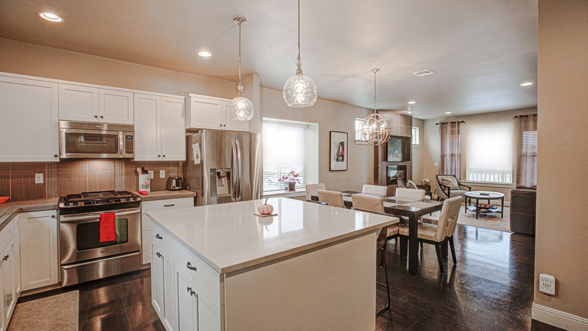Cedar Hills House | Executive Vacation Home Across Nike HQ/VillaSports Gym/Spa, Business or Family