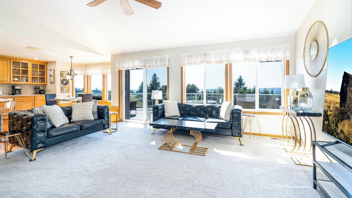 Marysville House | EXECUTIVE VILLA: SCENIC VIEWS FROM DECK!n