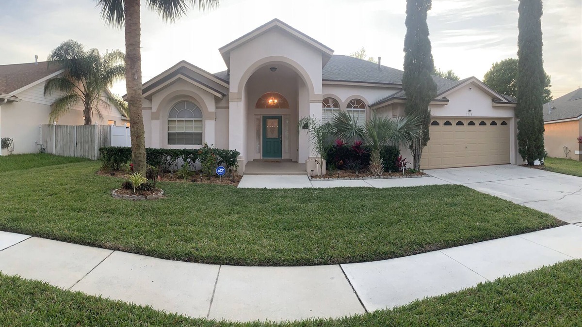 Orange Tree House | Executive Villa with south facing private pool & spa <10 miles to Disney/Golf