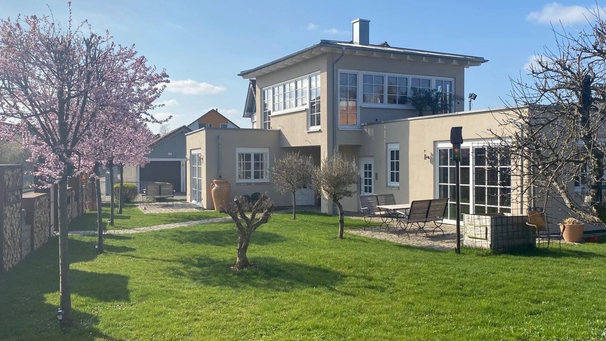 Schorndorf Apartment | Exklusive Ferienwohnung 70m2 +außenterrasse +garten + E Bike Vermietung +TV