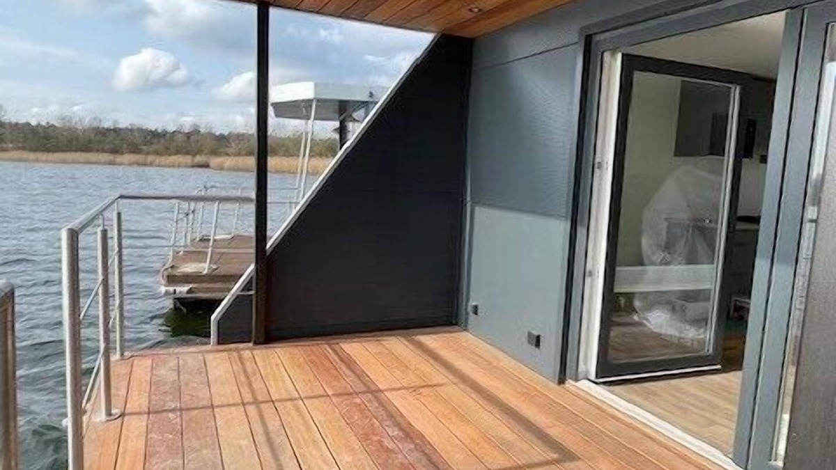 Luebeck House | Exklusiver Urlaub in der Nähe von Lübeck auf dem Hausboot "aurora"