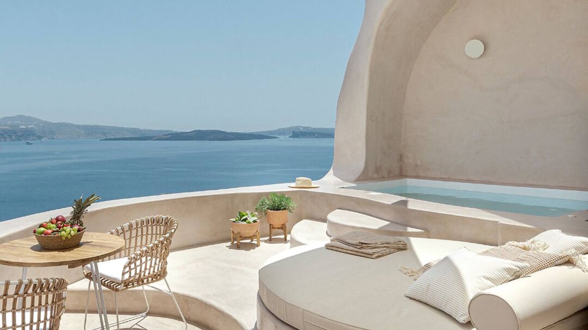 Oia Apartment | Exotic Cave Suite with Hot Tub and Sea view by Caldera Houses
