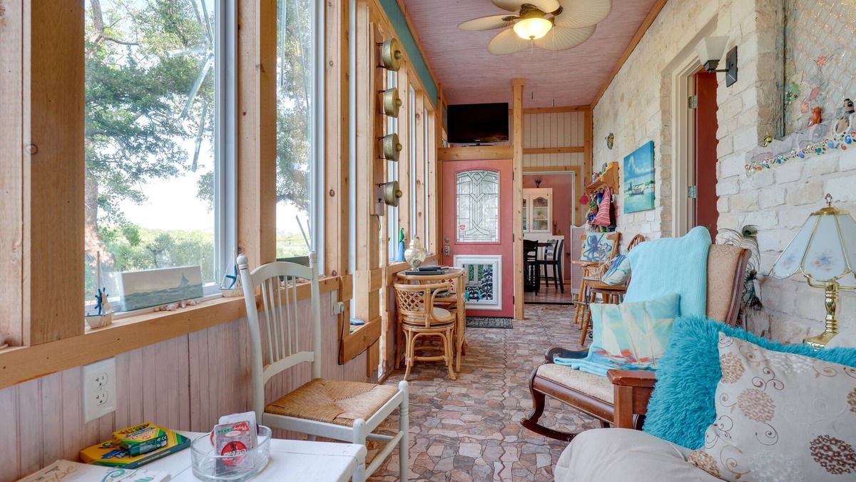 Canyon Lake House | Exotic Home w/Patio & Grill: Walk to Canyon Lake!