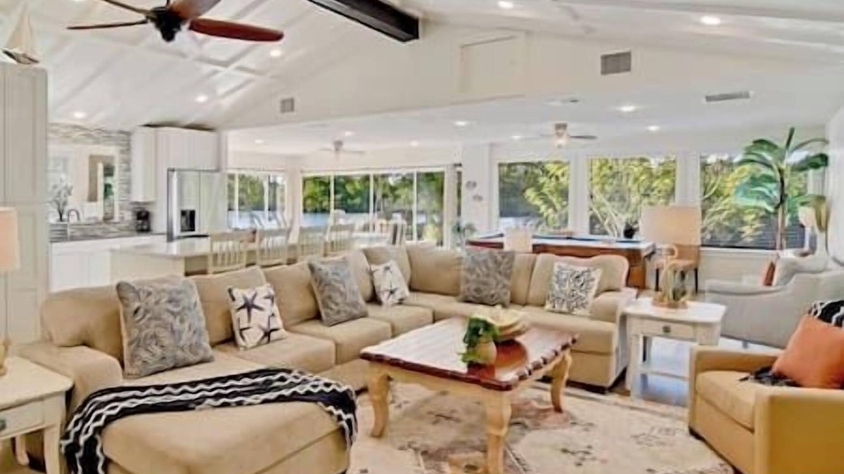 Fort Myers House | Exotic Water Front Getaway! Sleeps 14