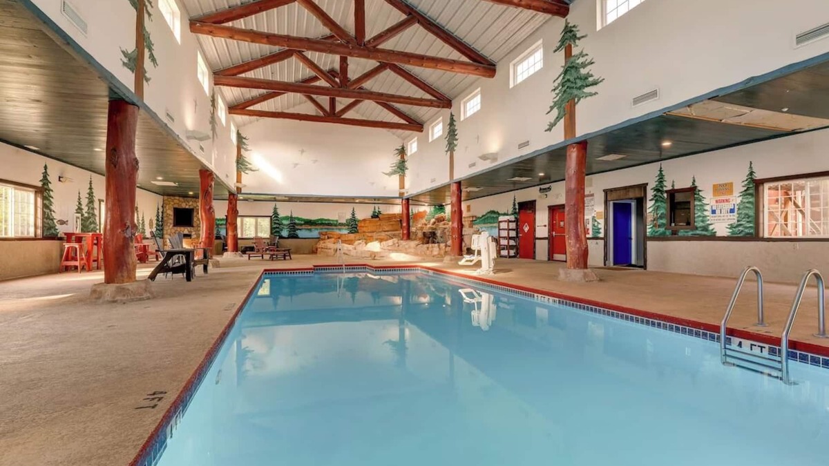Columbia Hotel | Expanded Queen w/Closet & Kitchen! Stoney Creek Columbia | 4 Units