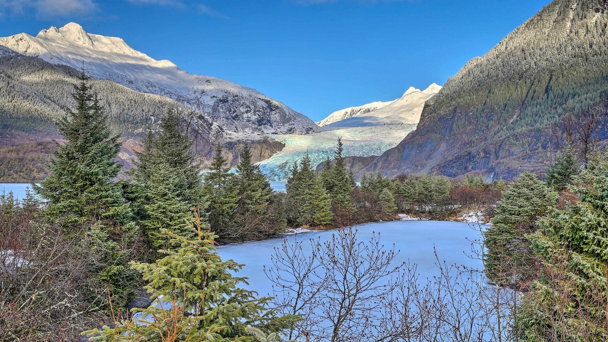 Mendenhaven Cottage | Expansive Getaway ~ 2 Miles to Mendenhall Glacier!