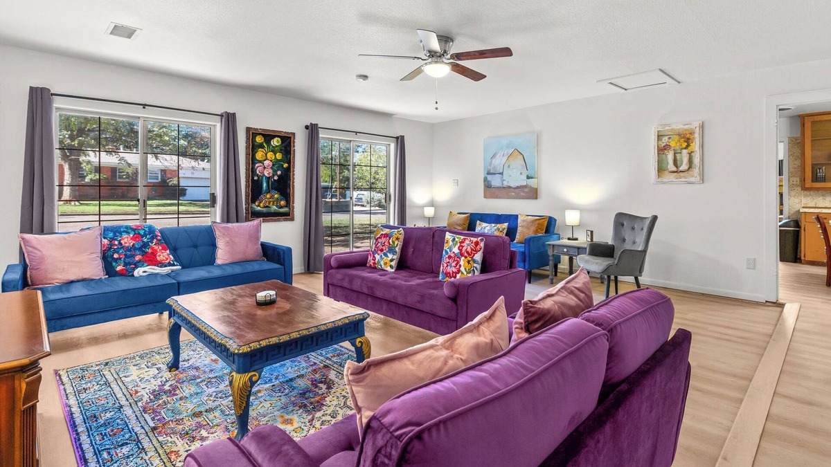 Abilene House | Expansive Living Area | Sleeps 12 | Near ACU