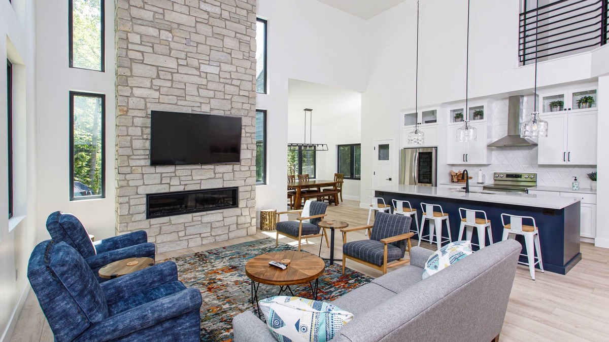 Egg Harbor House | Expansive, Modern Home + Great for Groups and families!