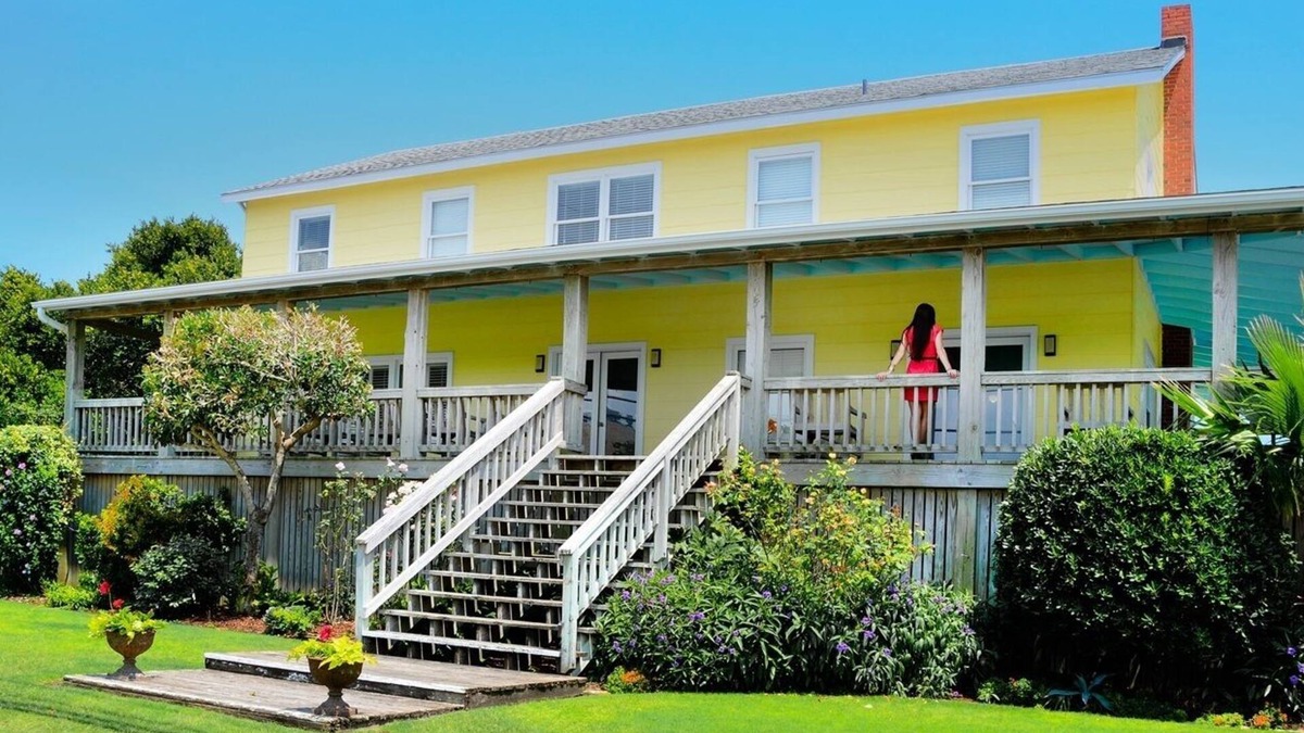Wrightsville Beach House | Expansive Oceanfront Cottage with Blockade Runner Beach Resort Amenity Access