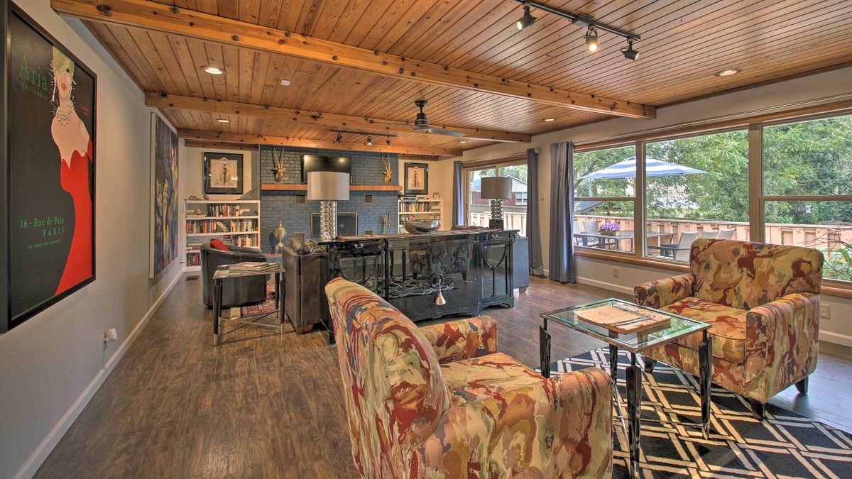 Hot Springs House | Expansive Retreat with Pool ~ 1/2 Mi to Oaklawn!