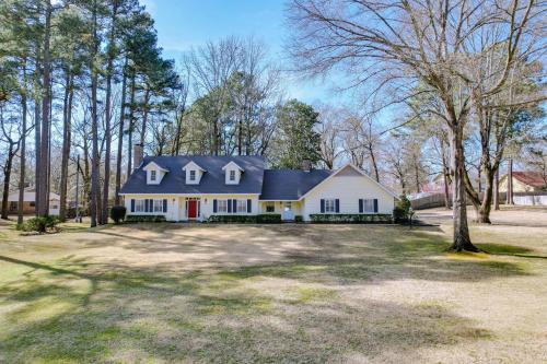 Texarkana House | Expansive Texarkana Home with Yard Near Golf!