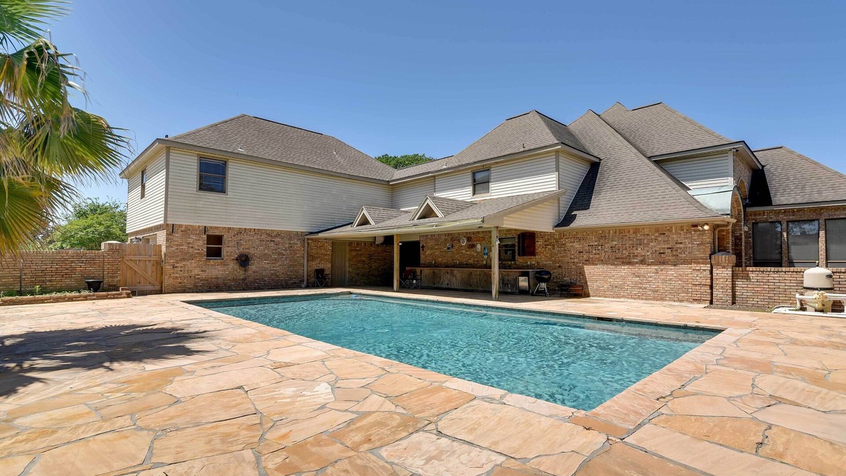 Texas City House | Expansive Texas City Retreat ~ 16 Mi to Galveston!