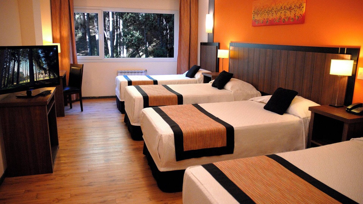 San Carlos de Bariloche Hotel | Experience Bariloche: Room with Stunning Outlook -Near Playa Del Centro