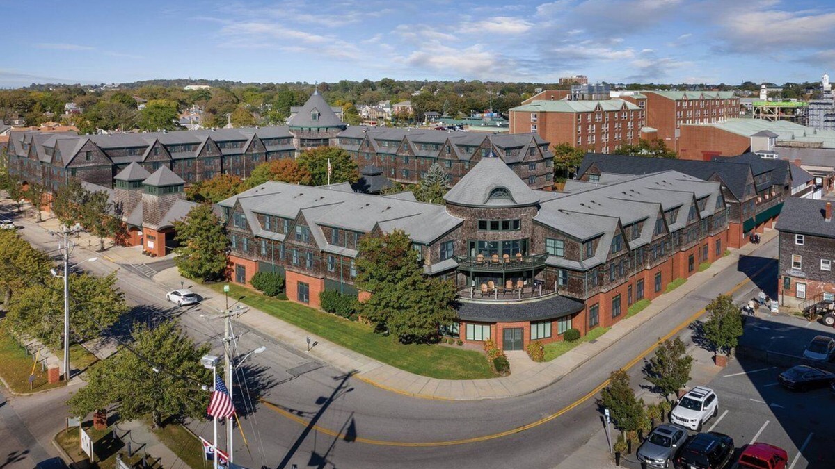 The Point Resort | Experience a charming getaway to Club Wyndham Long Wharf in Newport, RI.