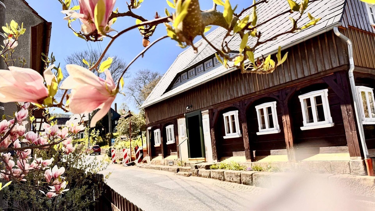 Waltersdorf House | Experience a half-timbered house in the Zittau Mountains