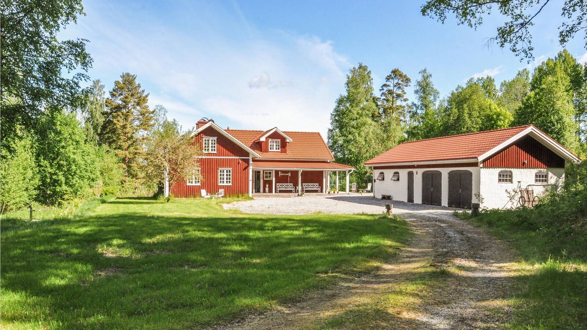 Mangskog House | Experience a wonderful vacation in the middle of nature in this beautiful vacation home.