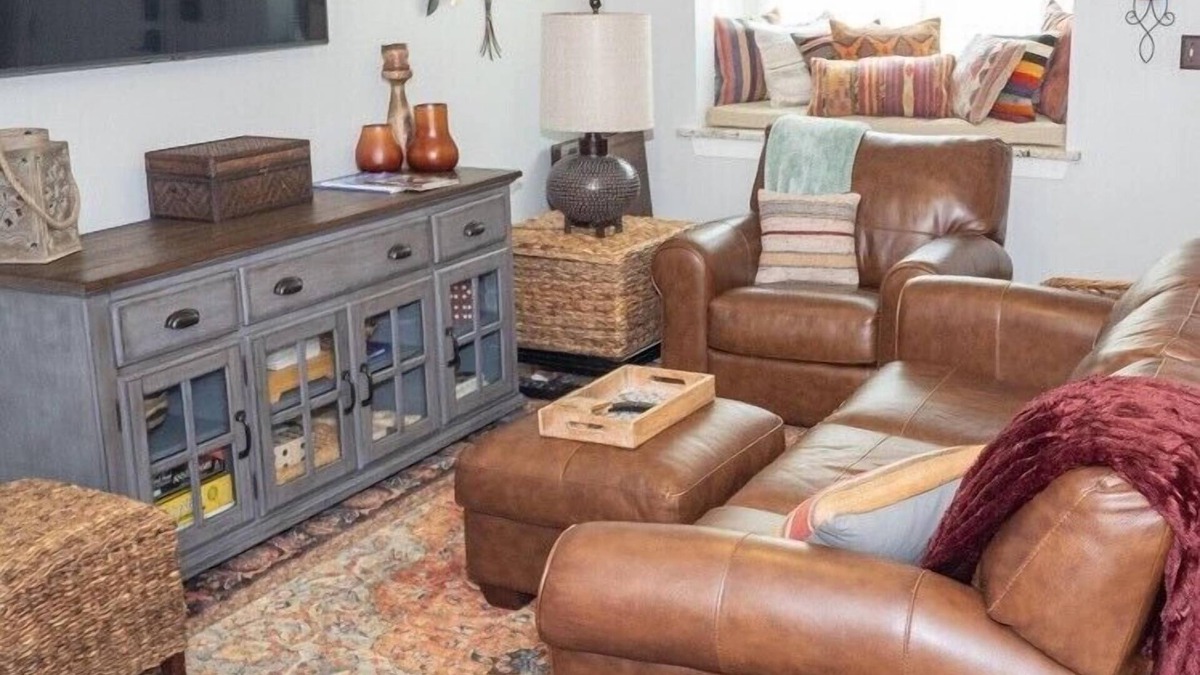 Briargate House | Experience an awesome monthly stay at a Cozy Town House