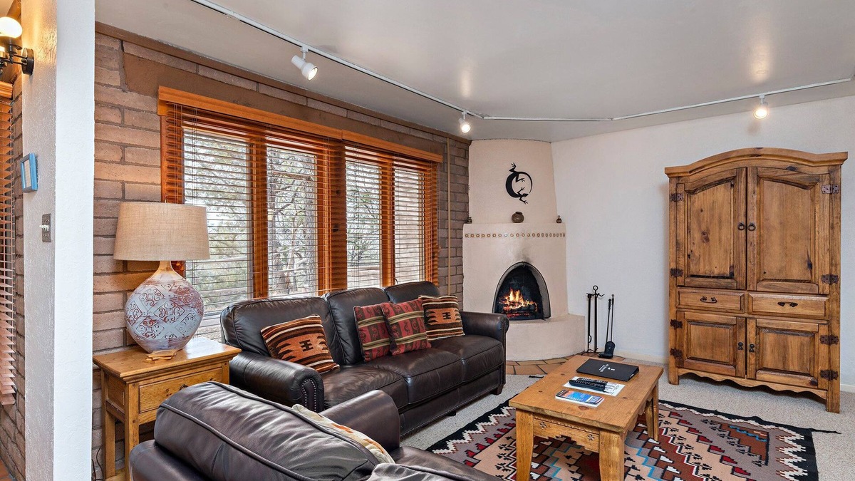 Northeast Santa Fe Hotel | Experience Authentic Santa Fe Living - Walk to Historic Downtown, Kiva Fireplace