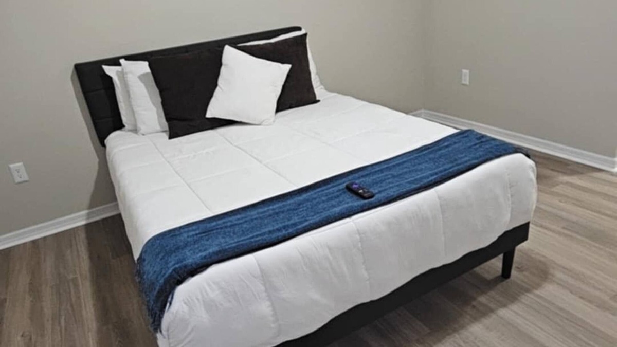 Northside Apartment | Experience comfort & convenience at our Jacksonville 2 bedroom retreat!