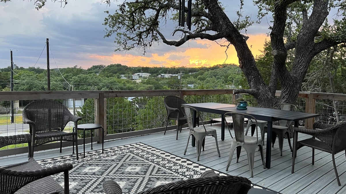 Canyon Lake Cottage | Experience hill country life & relax! Family & Pet Friendly near Canyon Lake.