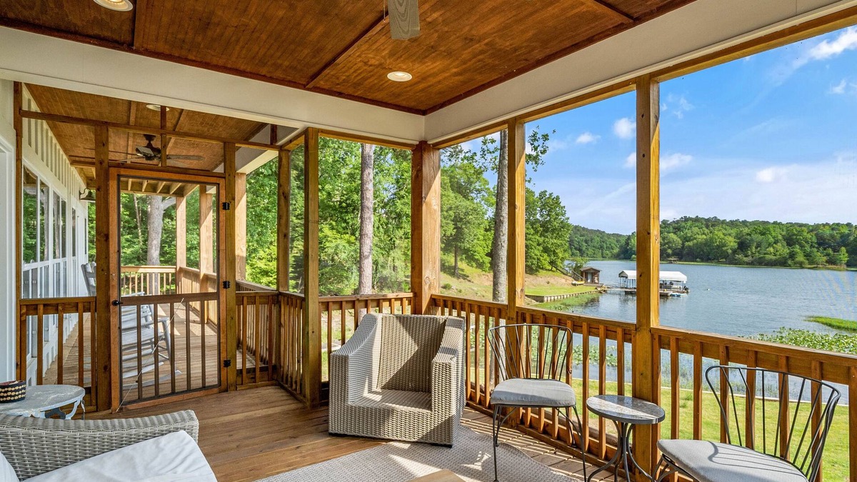 Samantha House | Experience Lakeside Bliss: Luxury Main House and Charming Guest House with Breathtaking Lake Views