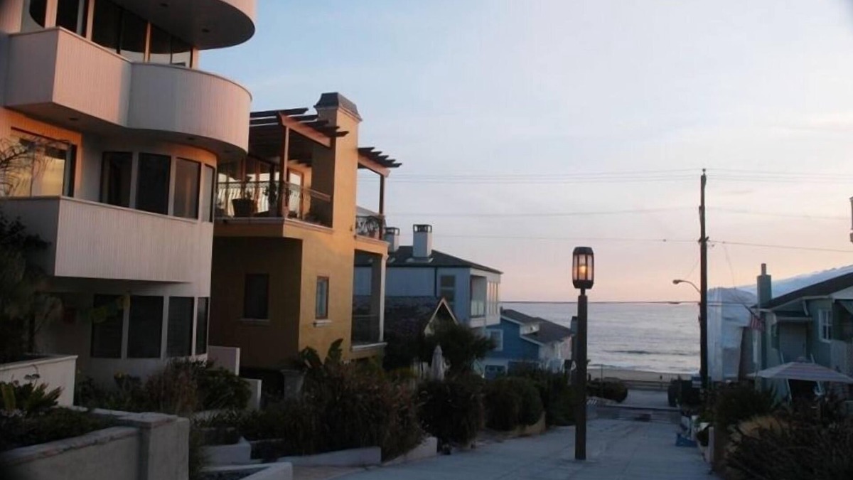 The Strand House | Experience life at sea level in Manhattan Beach in an ocean view guest house