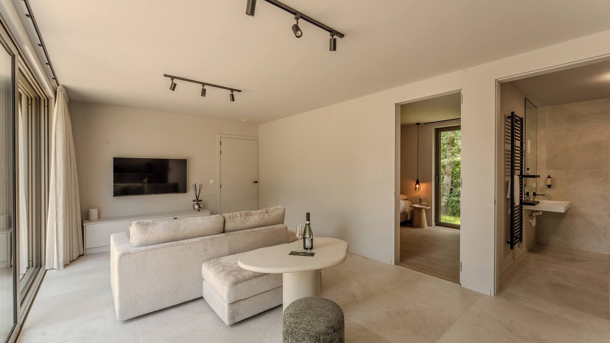 Zolder House | Experience luxury and romance in the Suite, a perfect destination for a relaxing getaway with all comfort and style.