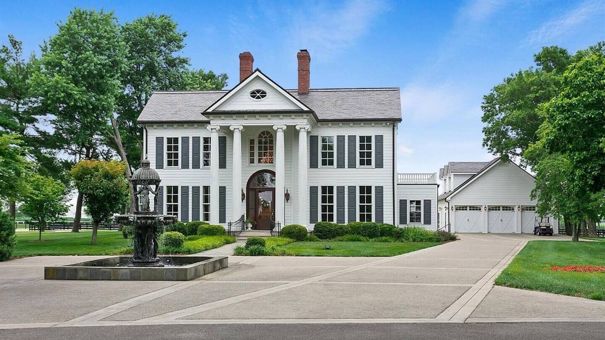 Harrodsburg House | Experience luxury and history at Desmar Stables, a stunning 7,019 sq ft estate on 95 acres