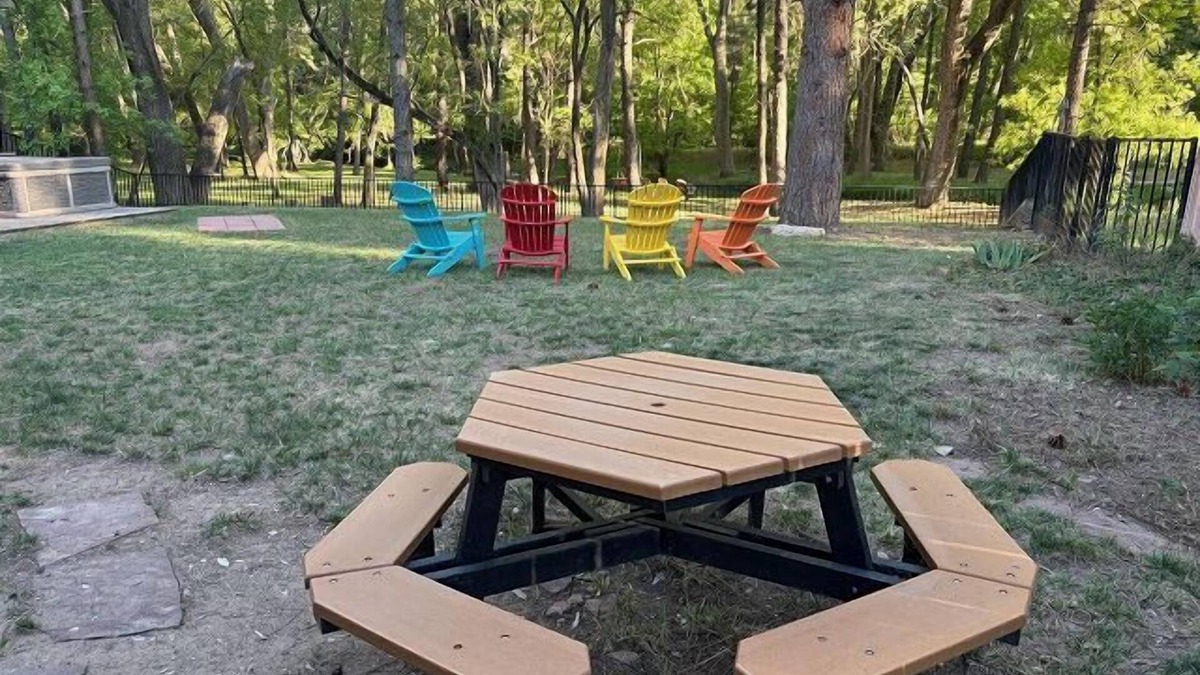 Ruidoso House | Experience Luxury and Entertainment at Riverside Retreat