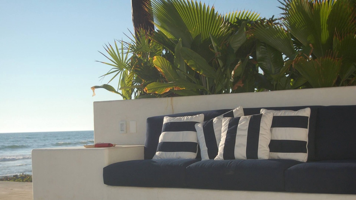 La Union de Isidoro Montes de Oca House | Experience real beach life where your only view is endless beach and surf