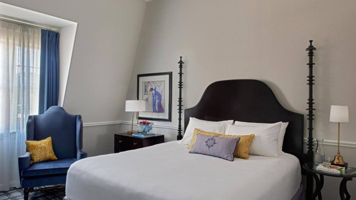 Historic Hill Apartment | Experience Soothing Moments & Luxury! Near The Elms Mansion! with Onsite Parking