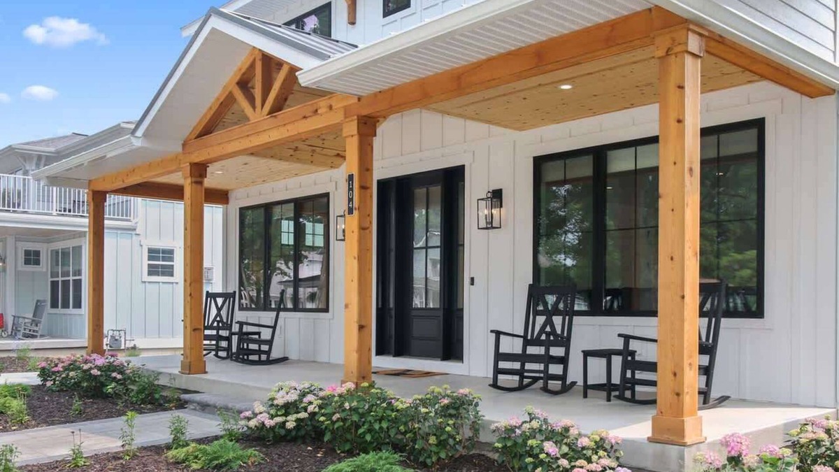 South Haven House | ExpERIEnce South Haven | Beach Farmhouse Steps to South Beach and Lake Michigan